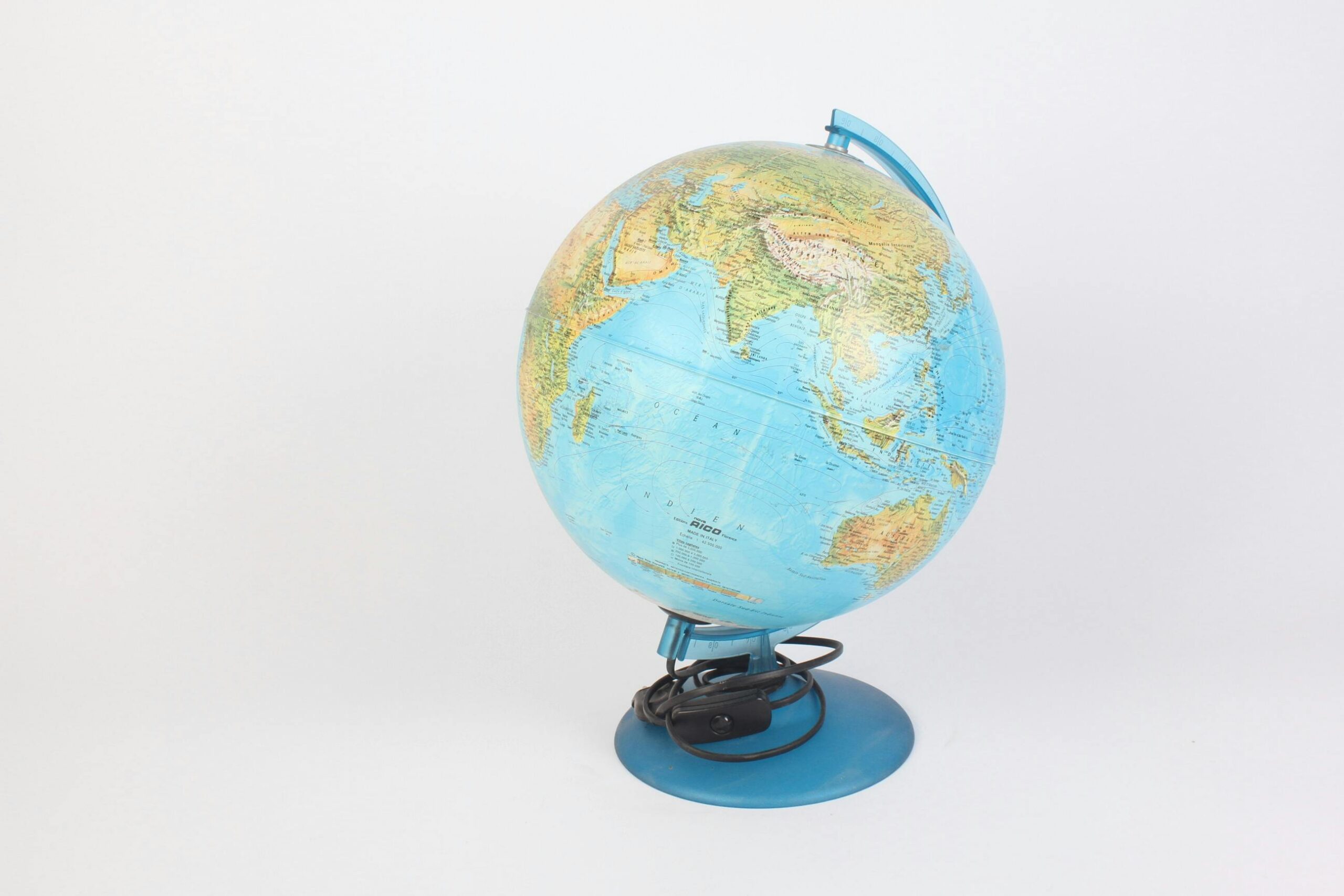 Globe in front of a white background
